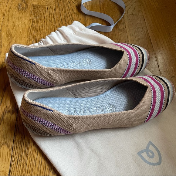 Like New Rothy’s The Merino Flat 6.5 - Picture 2 of 8